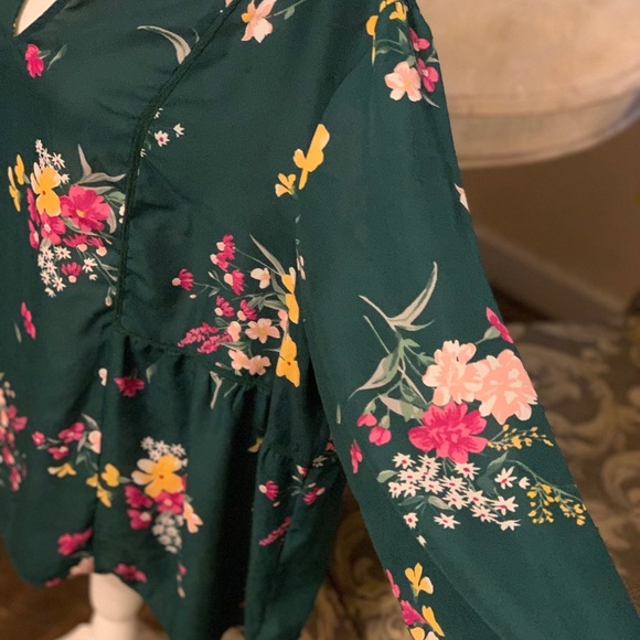 Green and floral long sleeve blouse/top- size xxl - Picture 3 of 10